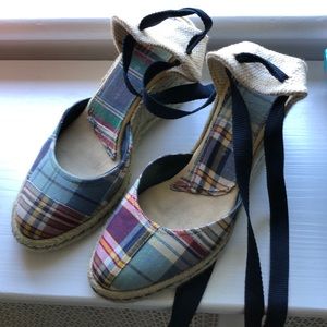 Tommy Hilfiger espadrilles. Plaid. Size 6 1/2.